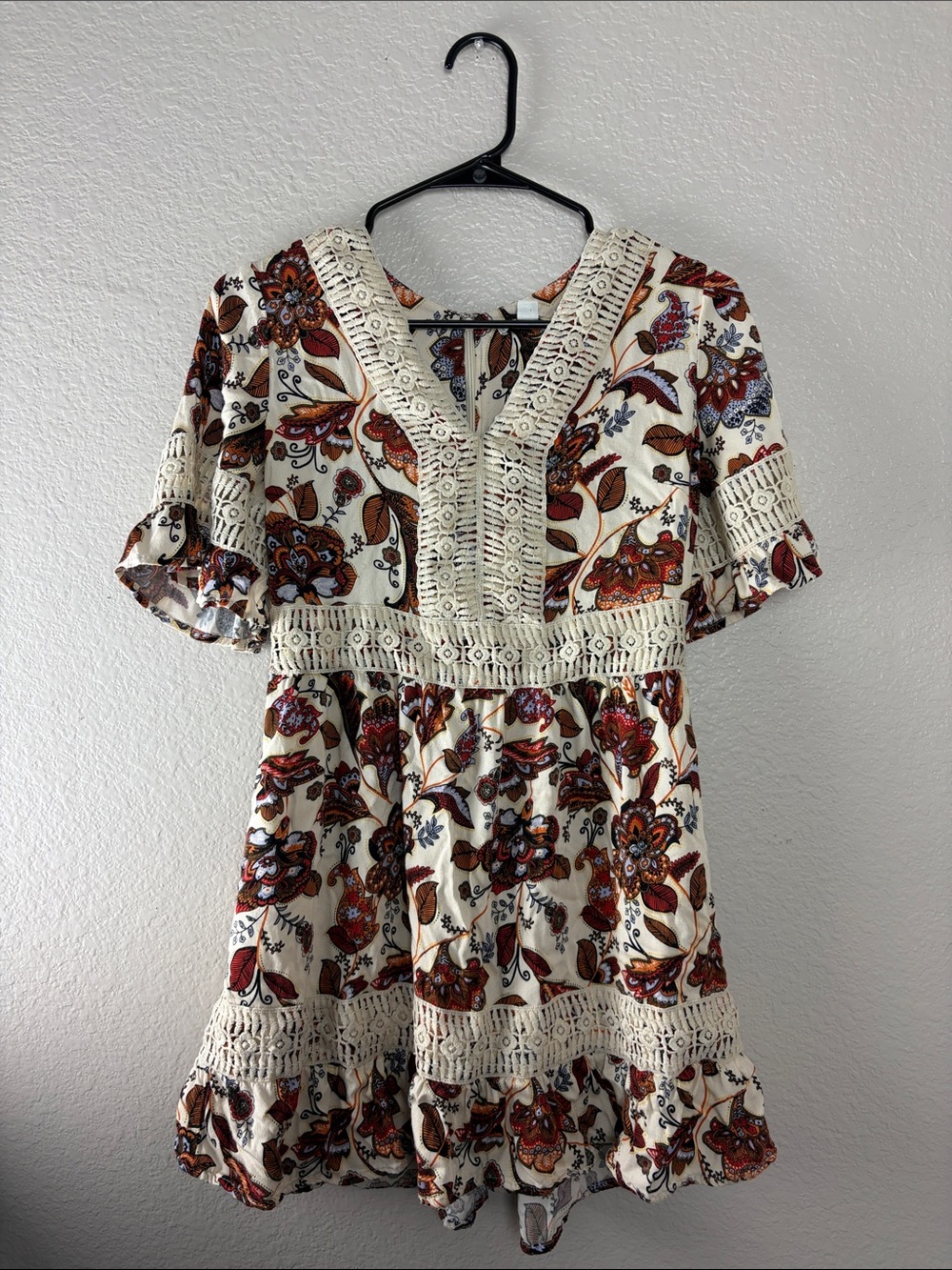 Cato Cream floral Paisley Print lace collar Blouse size Small NC0372